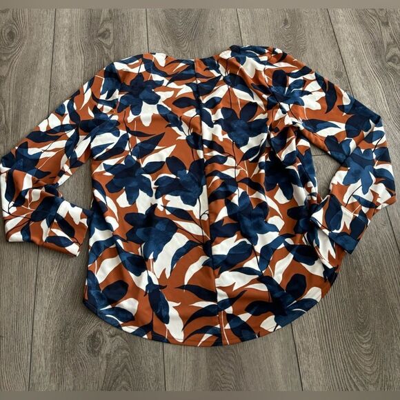 Ann Taylor petite woman’s used top. Great office wear - Picture 2 of 4